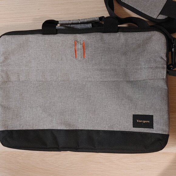 Targus Strata 15.6-Inch Slipcase Pewter, Grey - Picture 1 of 6